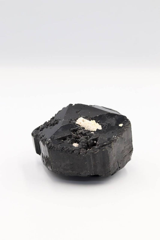 Pedra Turmalina Negra Bruta 695 gramas aprox.