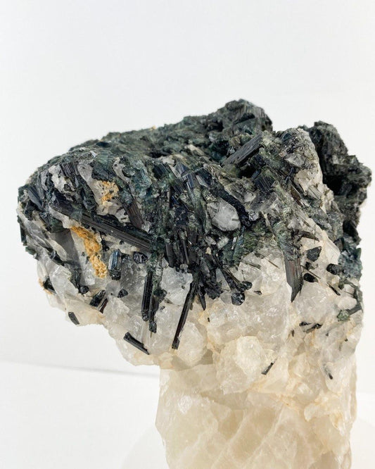 Pedra Turmalina Verde no Quartzo bruto 3,000kg