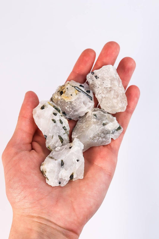 Pedra Turmalina Verde no Quartzo Cristal Bruto 30 a 44 gramas