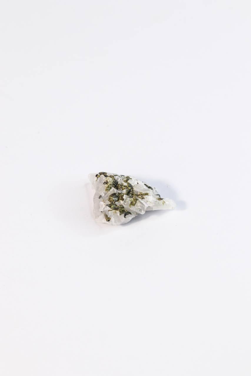 Pedra Turmalina Verde no Quartzo Bruto 10 a 19 gramas