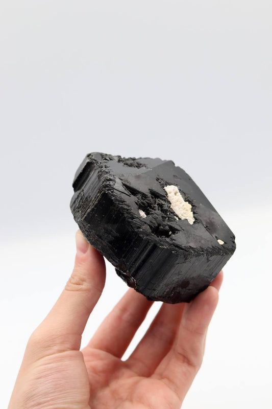 Pedra Turmalina Negra Bruta 695 gramas aprox.