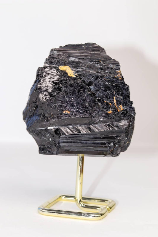 Pedra Turmalina Preta Bruta de Metal Dourada 906 gramas